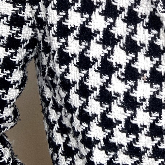 Black & Cream Pied-de-Poule Wool jacket in XXS. Made in Canada - Picture 4 of 5